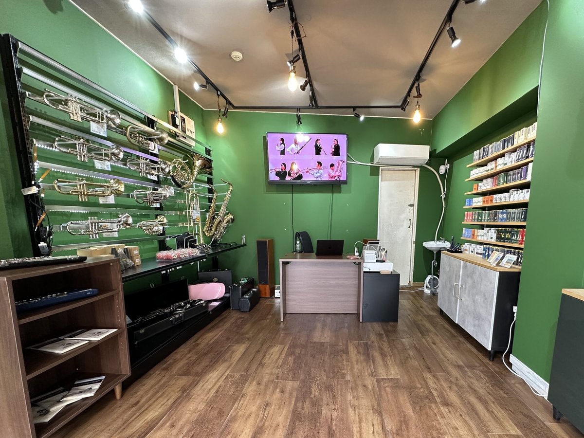服部管楽器グループの楽器店の店内（楽器王 西巣鴨店）
